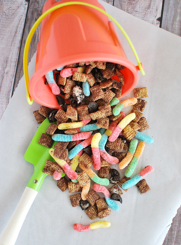 Dirt and Worms Chex Mix - chocolate Chex cereal coated with chocolate pudding mix and tossed with chopped Oreo cookies and gummy worms. So easy and so cute!