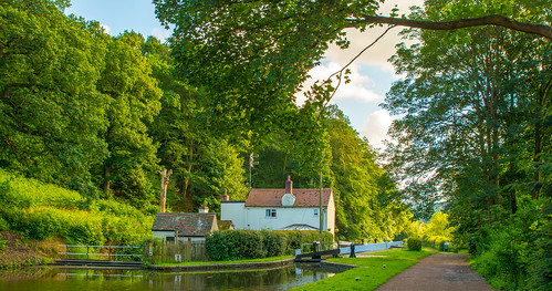 wideangle hydelock kinver southstaffordshire staffordshire uk england 2016 summer staffordshireworcestershirecanal canal waterways towpath locks trees green house building outdoor landscape sky clouds beauty serene nikon d7100 tamron2470f28vc