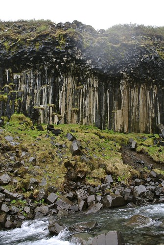Svartifoss's Basalt Columns & Cubic Rock | by elemenoperica
