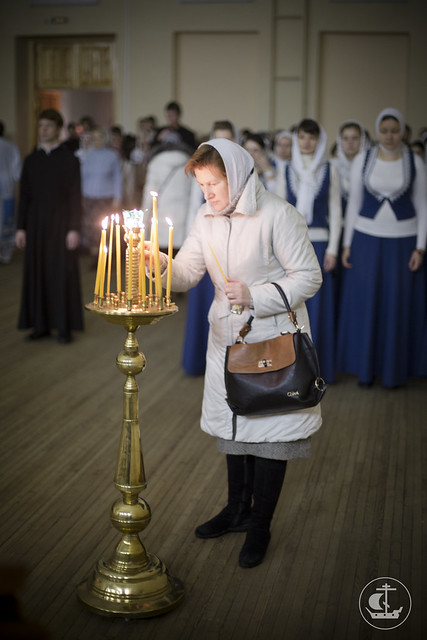 8 декабря 2013, Первая Божественная литургия спустя 95 лет в домовом храме исторического здания СПб Духовной Академии