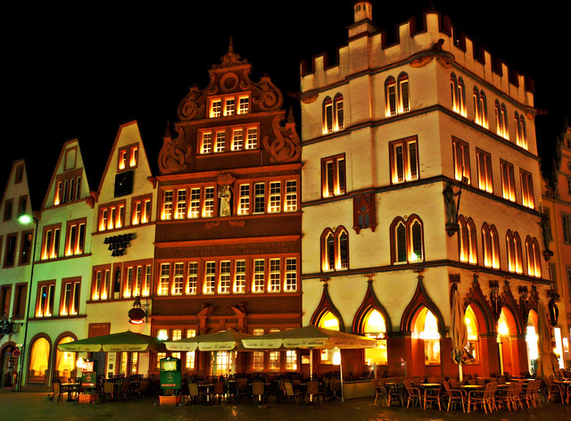 Trier, am Hauptmarkt mit Rotem Haus und Steipe