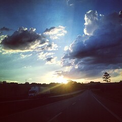 Por do sol ontem #estrada #rodivia #fernaodias #road #sunset #pordosol #sol #sun #minasgerais #mg