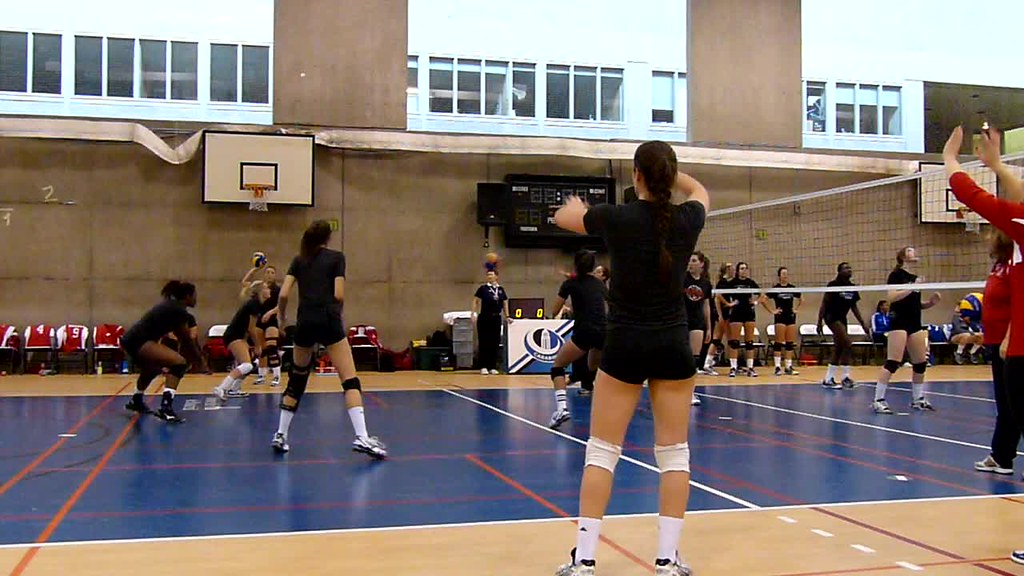 Panasonic FZ200, High Speed Video, Women's College Volleyball Practice, Montréal, 27 November 2013 (1)