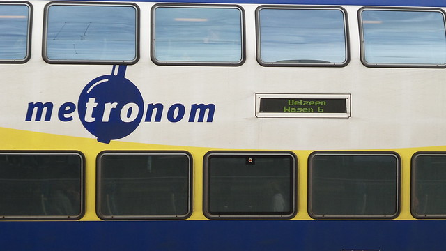 Zugzielanzeiger an einem Metronom-Wagen