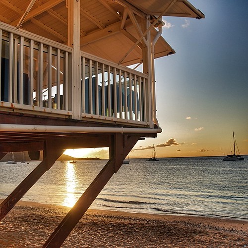 Grand Case, St. Martin. #chiquesnourtemo #instamood_wall #grupoimpar_destaque #fototalent_brasil  #ig_captures #instaphototag #instasgreatestshots #mybest_shot  #amigersbr #epic_captures #skyviewers #sky_perfection #dream_sunset #insta_sky_lovers #insta_p | by afonsaorj