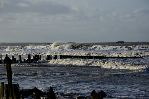 LES VAGUES FRISENT | by QUESNEVILLE