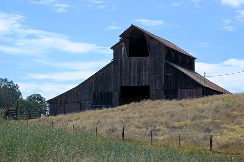 california usa clouds landscape barns roadtrip nikond70s roadtripusa outbuildings calaverascounty nikondslr statehighway49