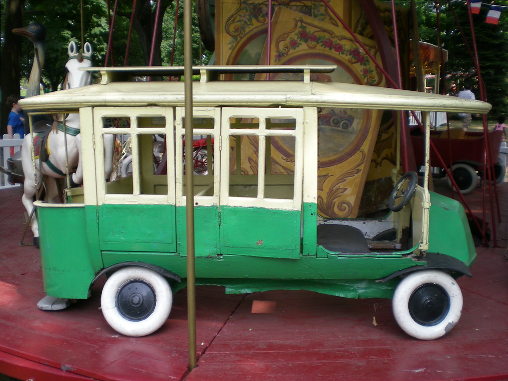 old bus | Governor's Island, Nolan Park. Fete Paradiso, a co… | Flickr