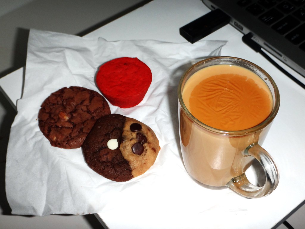2) Tea & Cookies - شاي وكعك - بعد يوم مزدحم بالأعمال وقضاء و… - Flickr