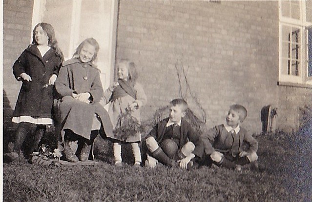 Children at Smeeton Westerby Leicestershire 1923