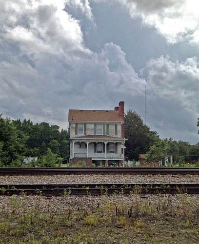 railroad house virginia tracks windsor iphone