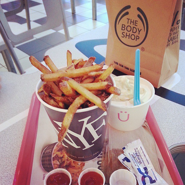 Just feels good eating again during the day #food #fries #icecream #yogenfruz #nyf #newyorkfries