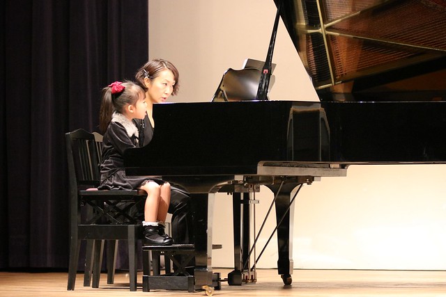 It is the day of 5 years old SAKURAKO's first piano recital!