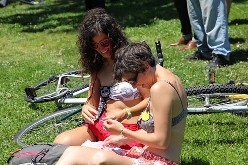 girls getting prepared | by ilovebikingSF
