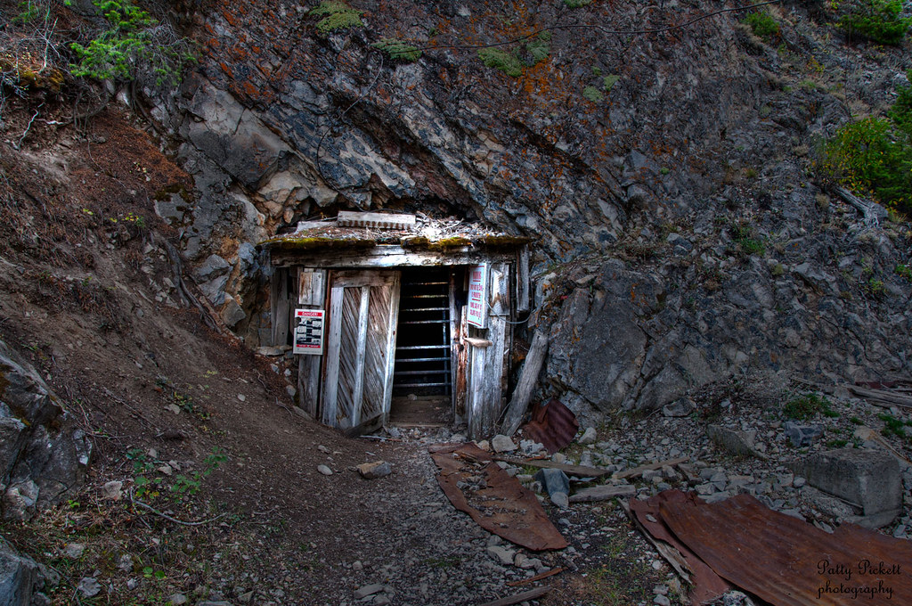 Mining town. Рудники Колорадо заброшенные. Новая шахта город в США. Шахта холм. Old mine.