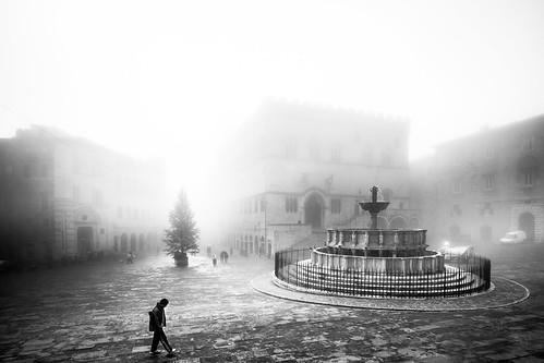 Nebbia by https://www.facebook.com/robertotaddeofoto28, fog architecture landscape nebbia perugia piazzaivnovembre robertotaddeo