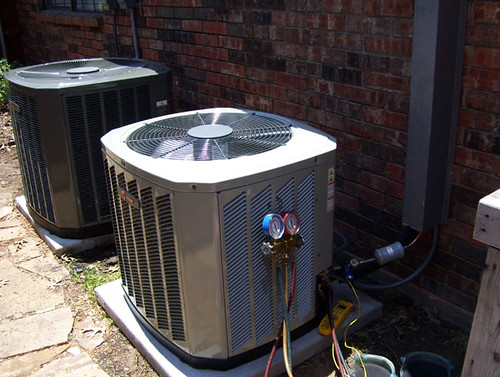 Checking cooling levels on Trane unit outside | Licensed und… | Flickr