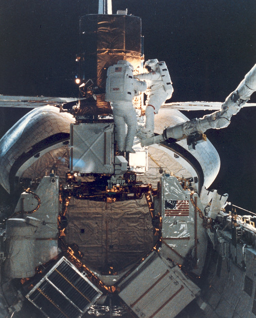 STS-41C Astronauts Repair the SMMS
