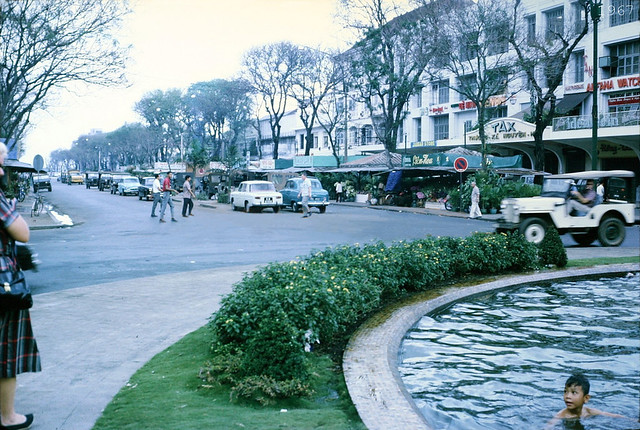 1967 - Street scene in Saigon - Nguyen Hue Boulevard