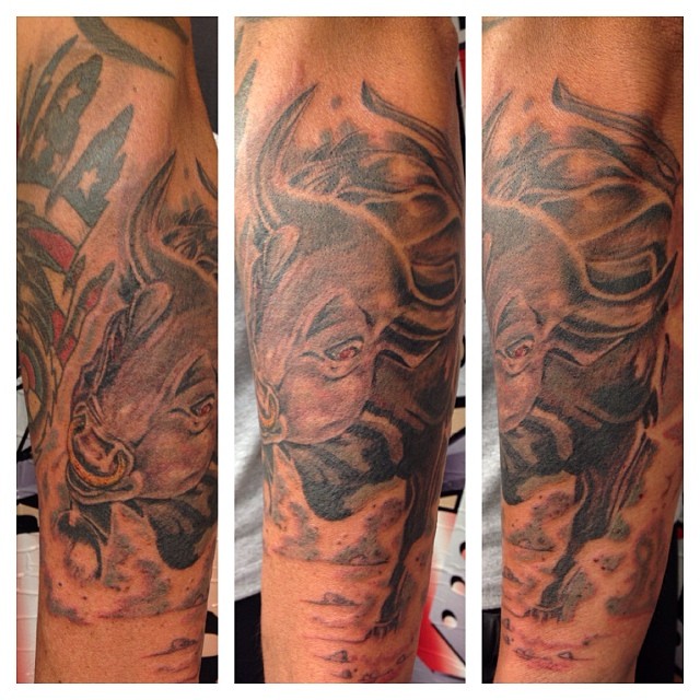 bull#black&grey#forearm#tattoo#savi#cheyennemountaintatto… | Flickr
