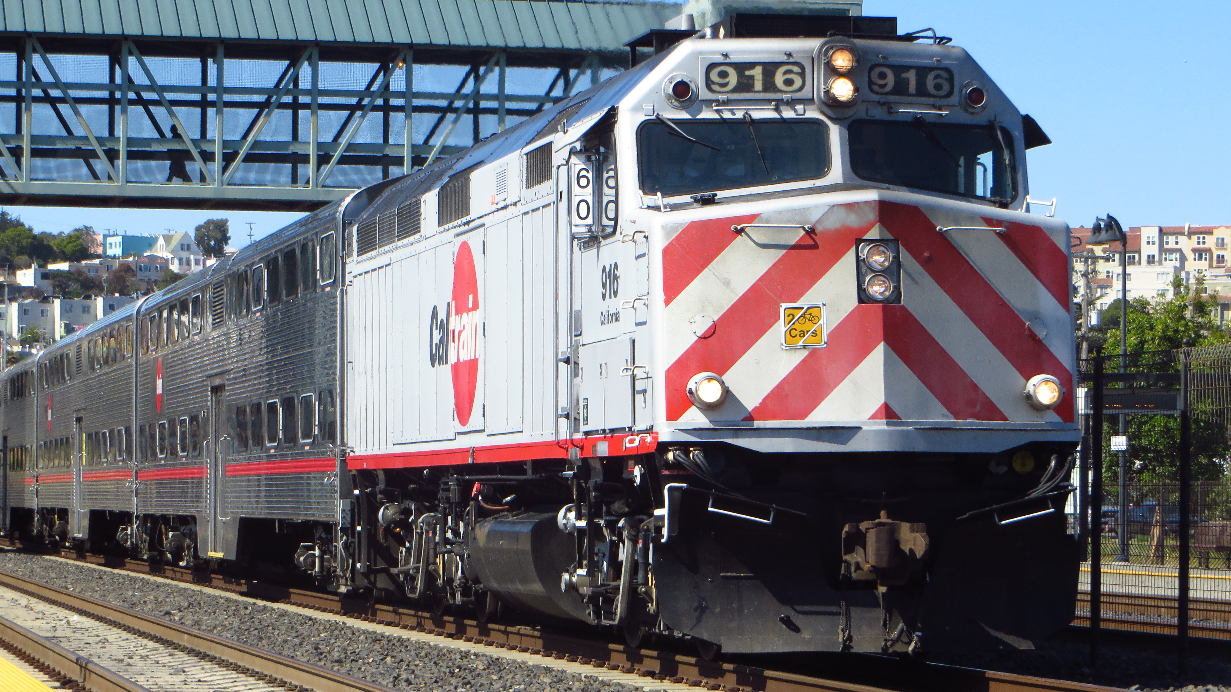 Caltrain locomotive unit 916, California, speeding through Bayshore Station to Tamien Station