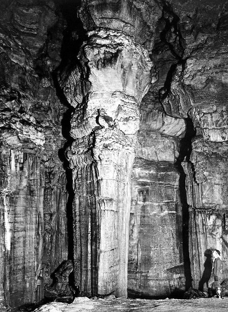 Vertical shaft (Mammoth Dome, Mammoth Cave, Kentucky, USA) 3