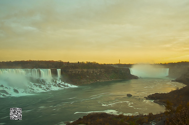 Niagara Falls at dusk