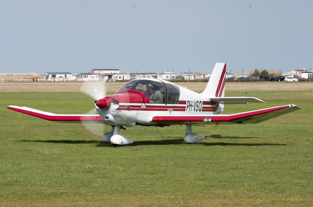 PH-VSQ, Robin DR.400 140B Dauphin 4