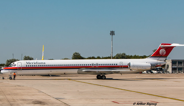 Meridiana MD-80 I-SMET CDG