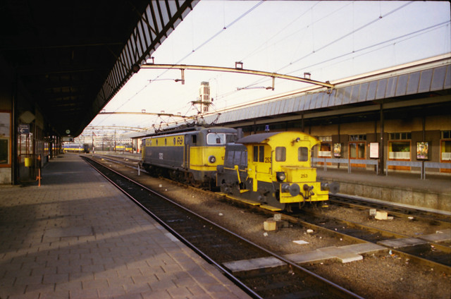 08413003-D 8 Venlo 19 december 1982