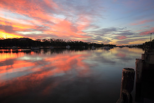sky cloud sunrise river landscape boats australia queensland rockhampton capricornia fitzroyriver