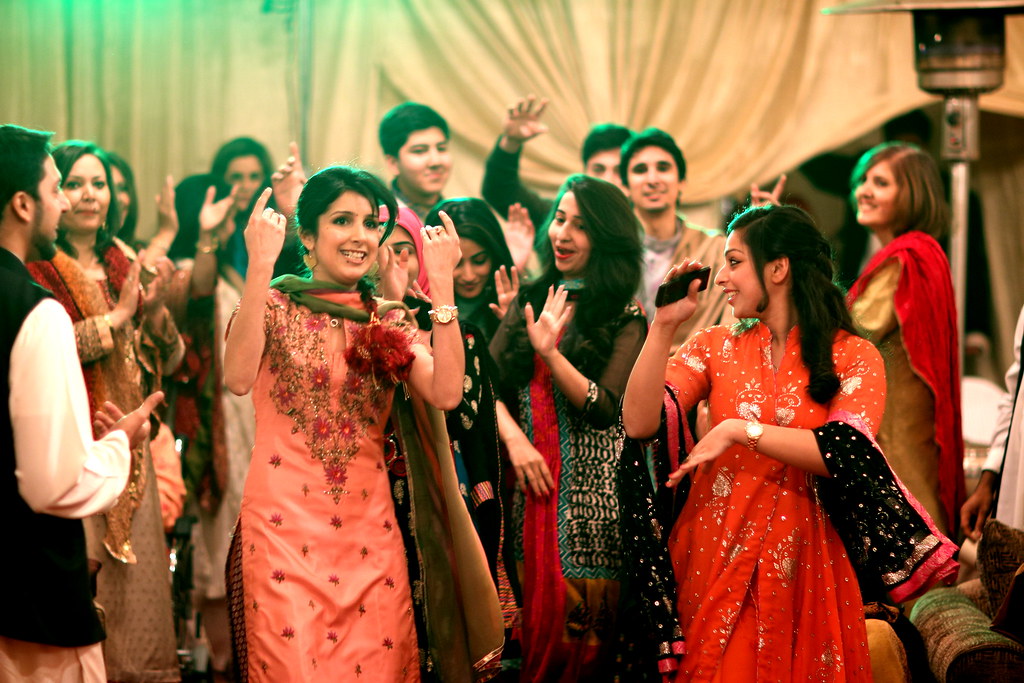 Update more than 144 pakistani mehndi dance songs