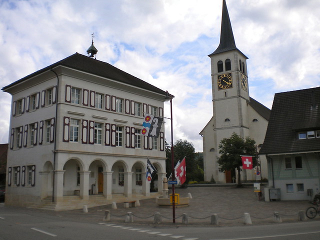 Place de l'église à Roschenz