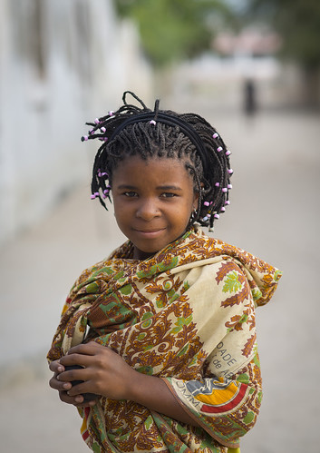 africa people color vertical outdoors day child african unescoworldheritage oneperson mozambique frontview moçambique mocambique mozambico eastafrica mosambik iboisland blackskin lookingatcamera mozambic childrenonly colourimage 1people モザンビーク portuguesecolony onegirlonly 莫桑比克 מוזמביק 모잠비크 provincedecabodelgado 莫三鼻給莫三鼻给 moz859