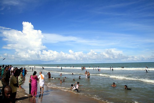india beach sunshine clouds crowd tamilnadu nagapattinam ind