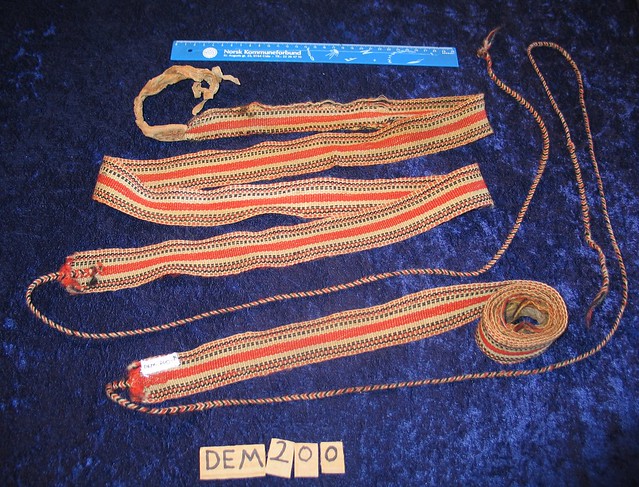 Vuoddagat. Skallebånd for mann. Traditional woven sami shoe bands (male).