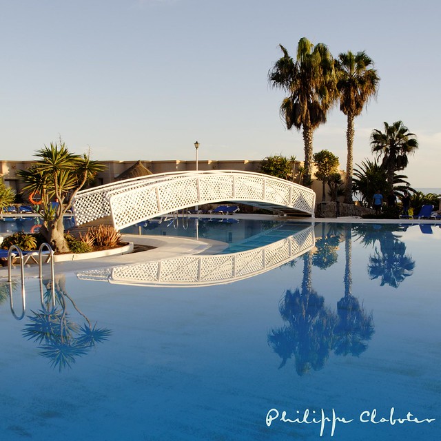 Reflets sur la piscine du Monica Beach (Costa Calma - Fuerteventura)
