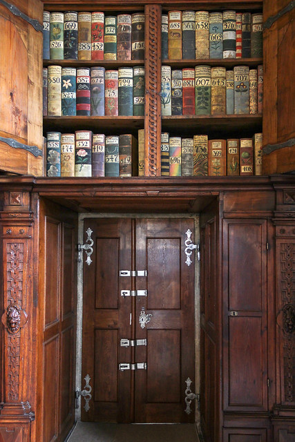 Prague - inside the Castle (Hrad) 5 - old door with books