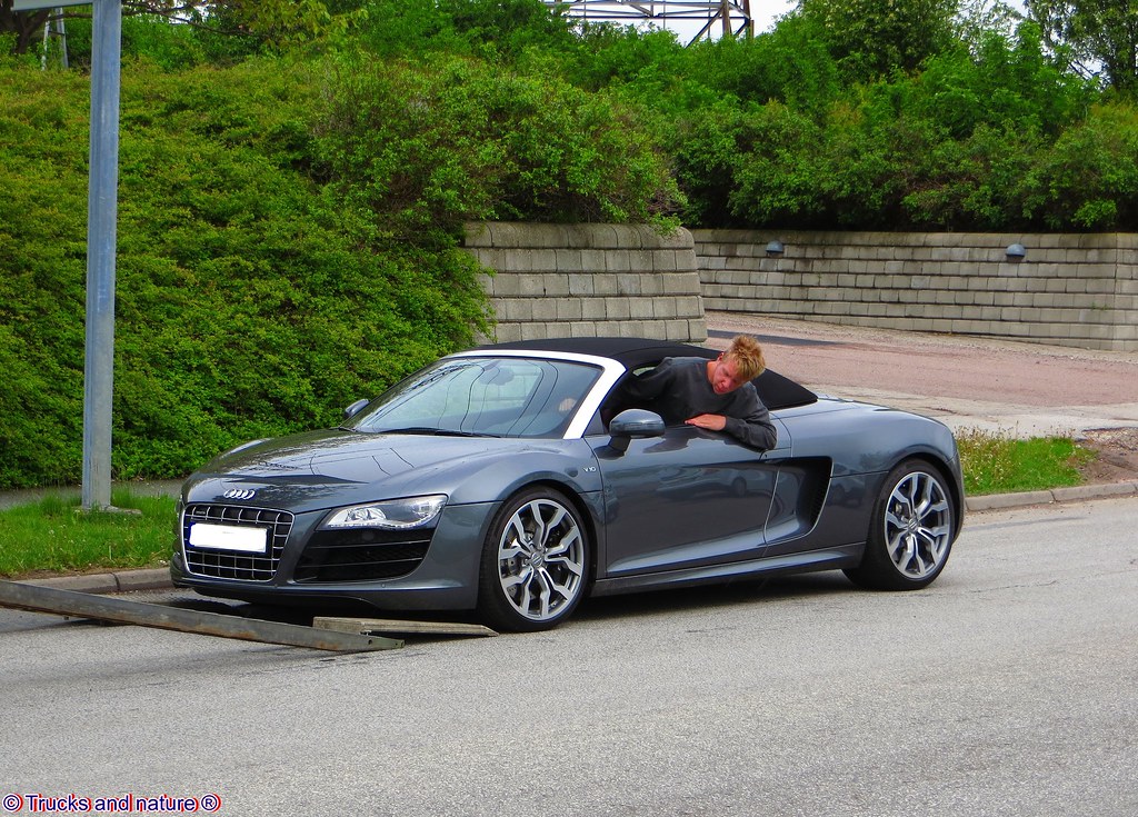 Audi R8 V10 Spyder Gets loaded . | Caught this beautiful Aud… | Flickr