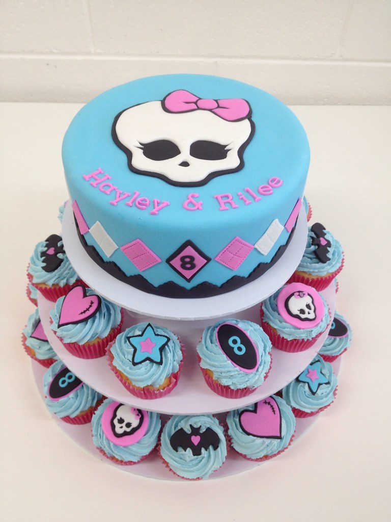 Monster High cupcake tower