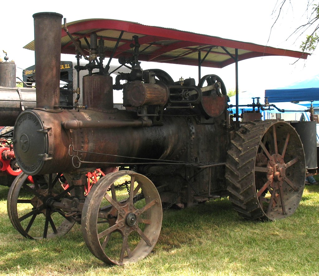 Wood  traction engine Steam engine in wood,