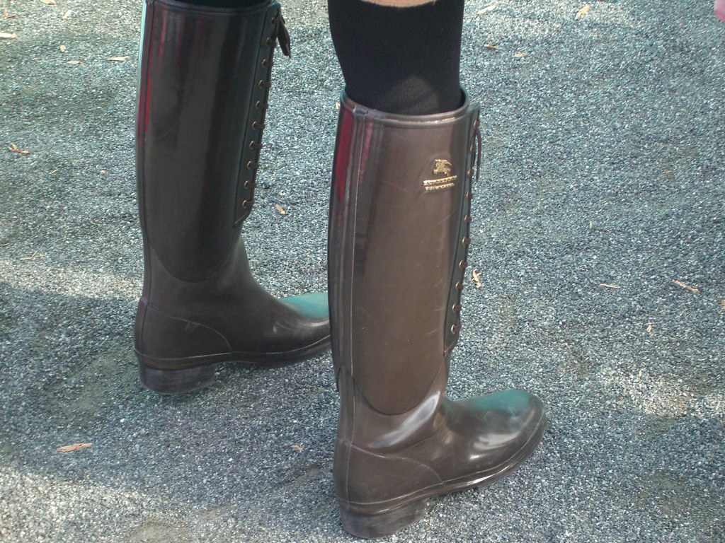 burberry brown rain boots | バーバリーの膝丈で焦茶色の長靴。 | 長靴を愛でる者 | Flickr