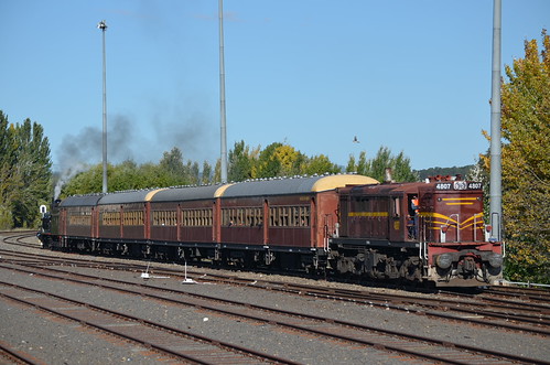 3016 & 4807 | 3016 BACKS THE QUEANBEYAN TRAIN INTO THE FREIG… | Flickr