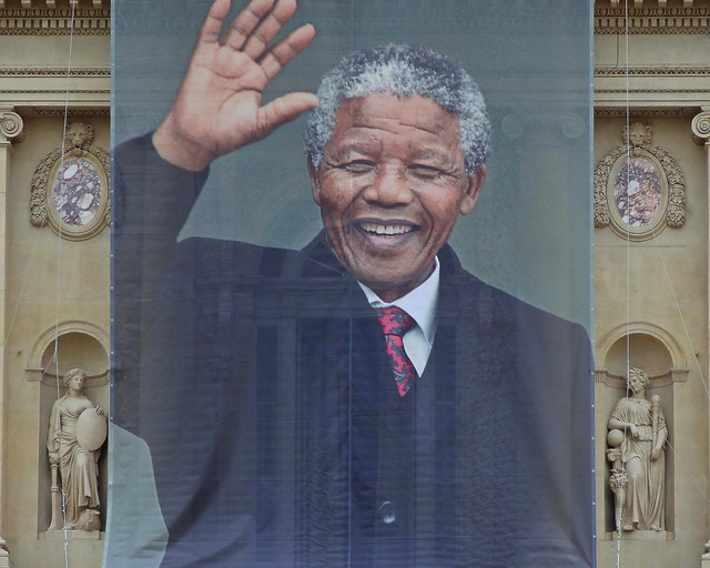 Portrait de Nelson Rolihlahla Mandela affiché au Quai d'Orsay (ministère des Affaires étrangères) - Paris VIIe arr.