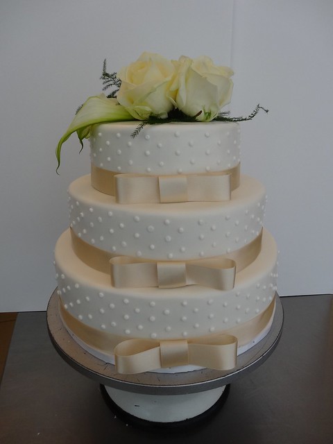 Classic Elegant Wedding Cake