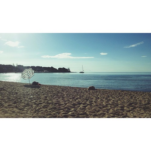 Fontane Bianche / giugno 2015 // #fontanebianche #piscifriscu #mar #mediterraneo #sicilia #siracusa #vsco #vscocam #vscophoto #sunshine #sunrise #sicily #sky #clouds by Giancarlo Bello, square squareformat iphoneography instagramapp uploaded:by=instagram