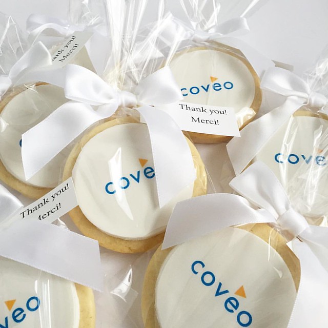 Sugar cookies ✔️ branding on point ✔️ happy clients ✔️ #lvsweets #corporatecookies #brandingmontreal