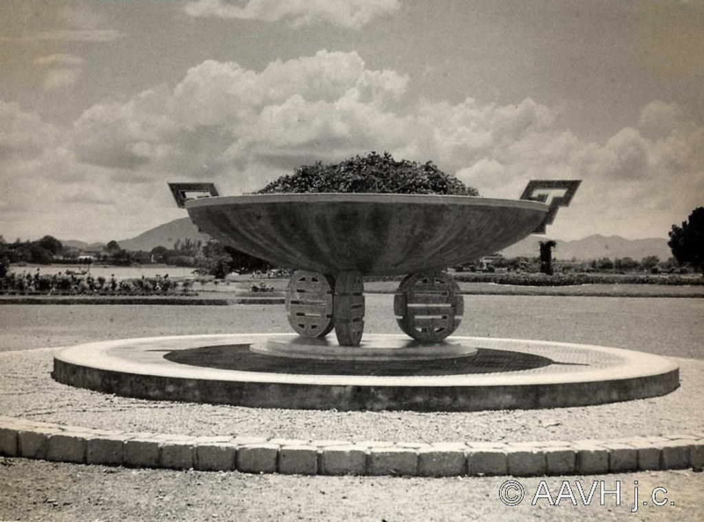 AP1676-Desmarets - Hué, 1936 - Parc de la rive gauche - Corbeille fleurie