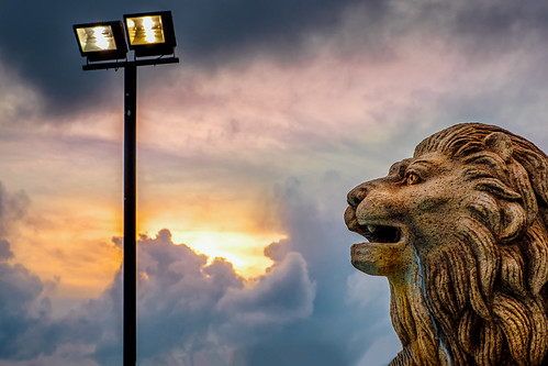 sunset sky sculpture hk clouds hongkong lion lamppost hongkongisland snaphealpro intensifypro