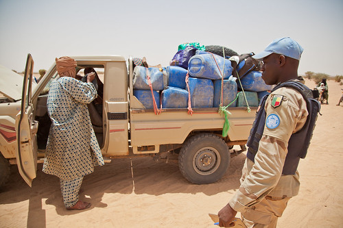 Un checkpoint à Kidal - Checkpoint in Kidal | by Mission de l'ONU au Mali - UN Mission in Mali